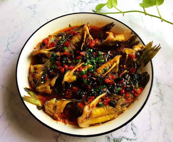 老干媽蒸黃骨魚的做法-香辣味蒸菜譜