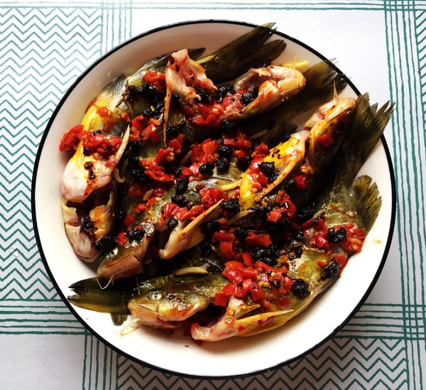 老干媽蒸黃骨魚的做法-香辣味蒸菜譜