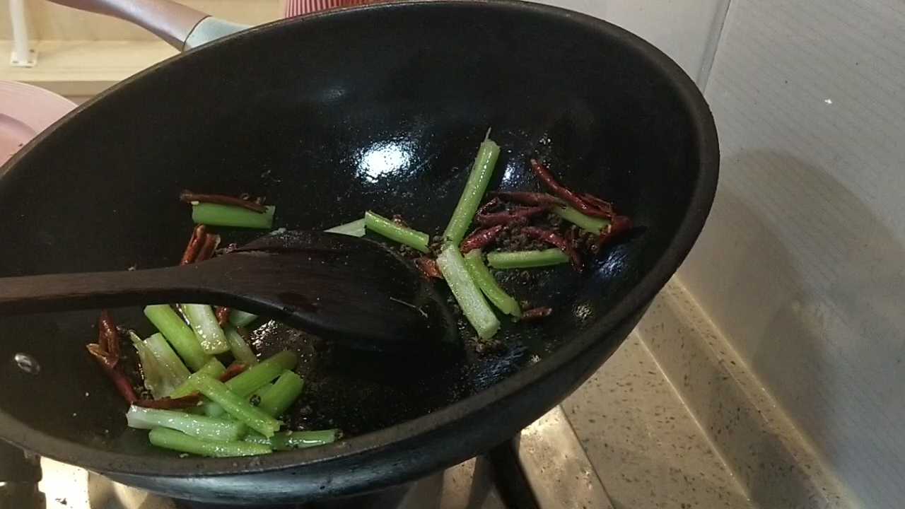 香辣油滋啦的做法-咸鮮味炒菜譜