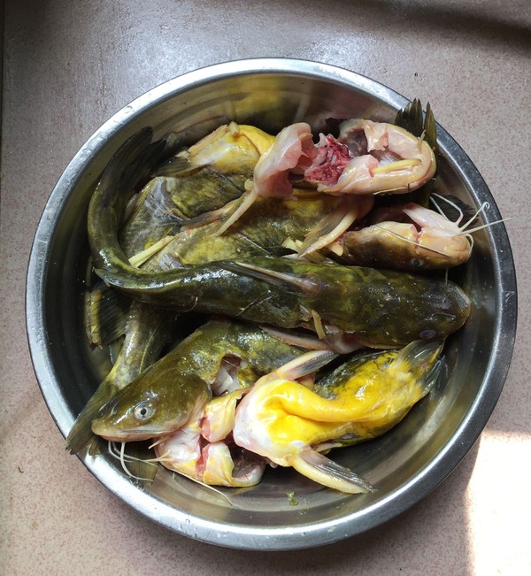 老干媽蒸黃骨魚的做法-香辣味蒸菜譜