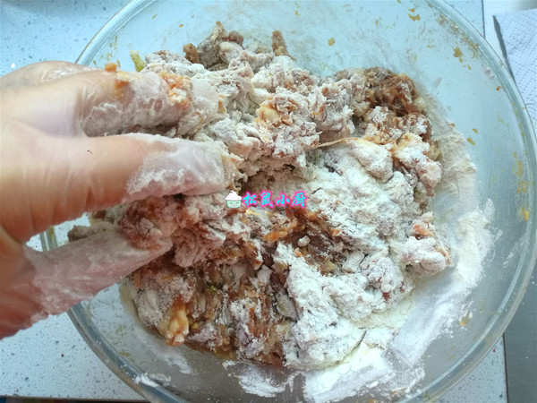 #冬至大如年#一口一個，焦脆鮮香的牛肉丸子的做法-家常味炸菜譜