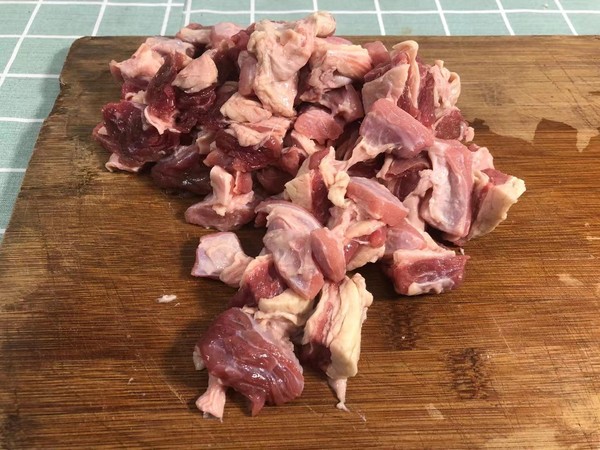 小寒進補---牛腩燉蘿卜的做法-醬香味燉菜譜