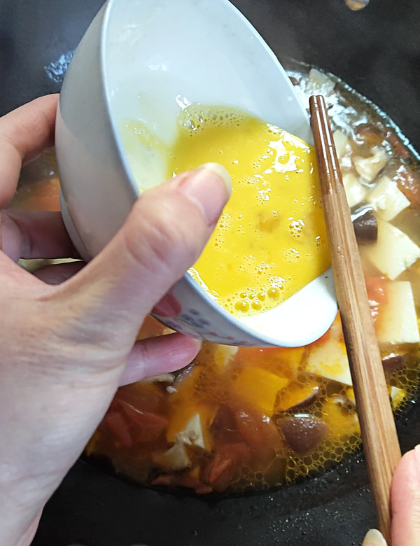 番茄香菇燴豆腐的做法-咸鮮味煮菜譜
