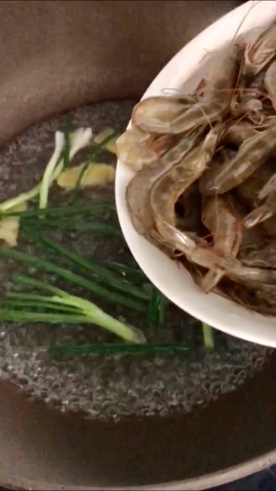 鹽水蝦的做法-家常味煮菜譜-易網健康養生網 鹽水蝦的做法-家常味煮菜譜