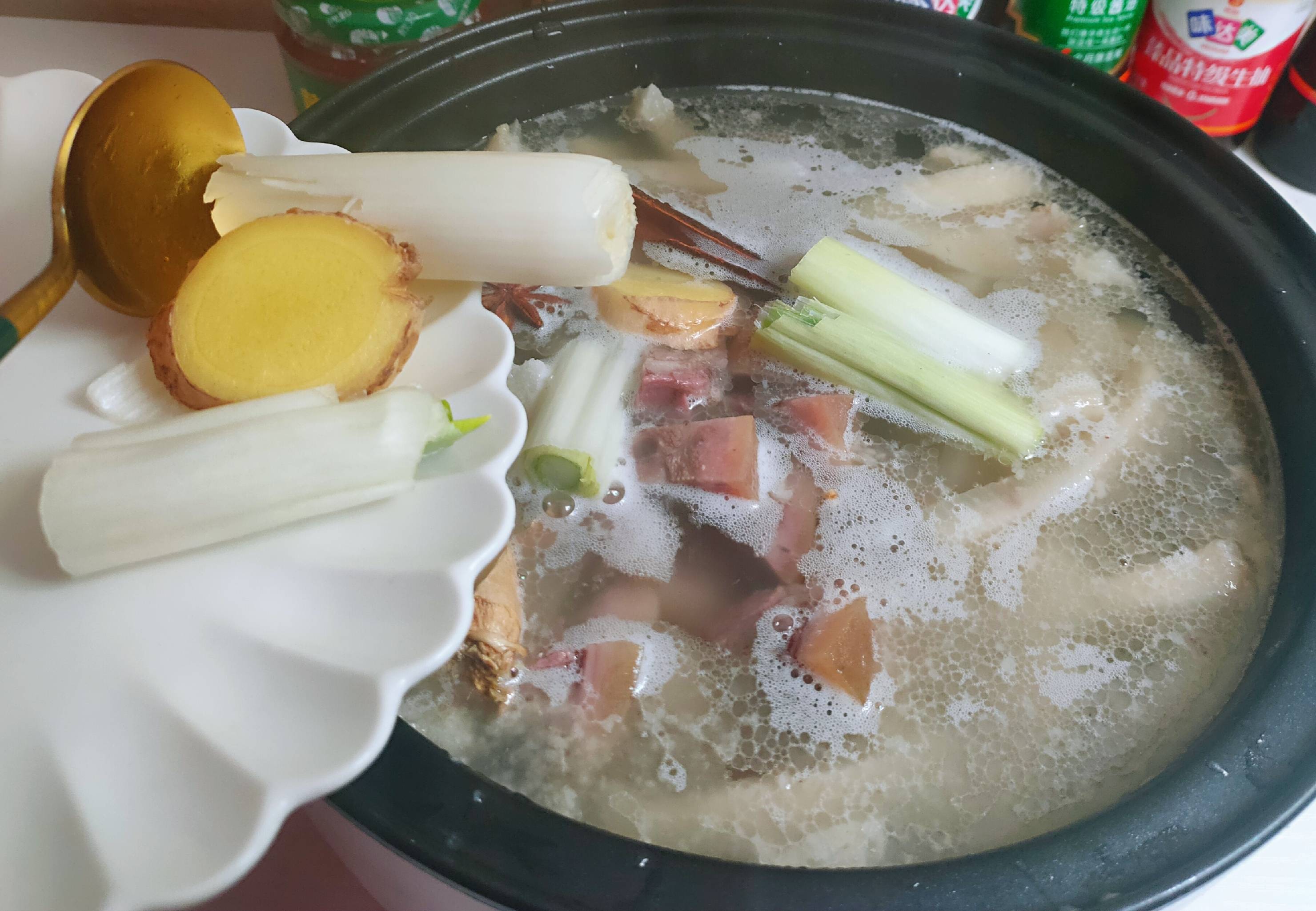 美容又好吃的豬皮凍的做法-咸鮮味燉菜譜