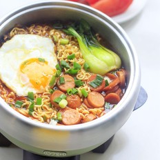 茄汁煎蛋泡面的做法-茄汁味煮菜譜