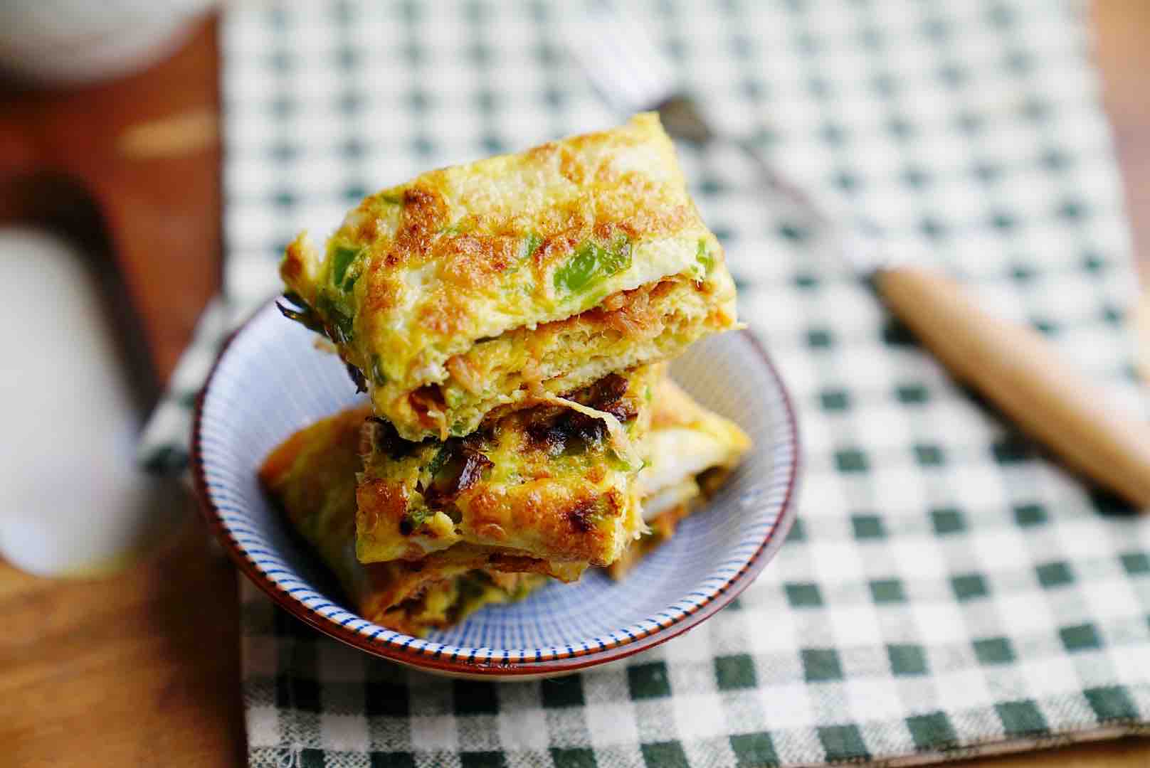 肉松菜椒蛋餅，簡單易做孩子喜歡的做法-家常味煎菜譜