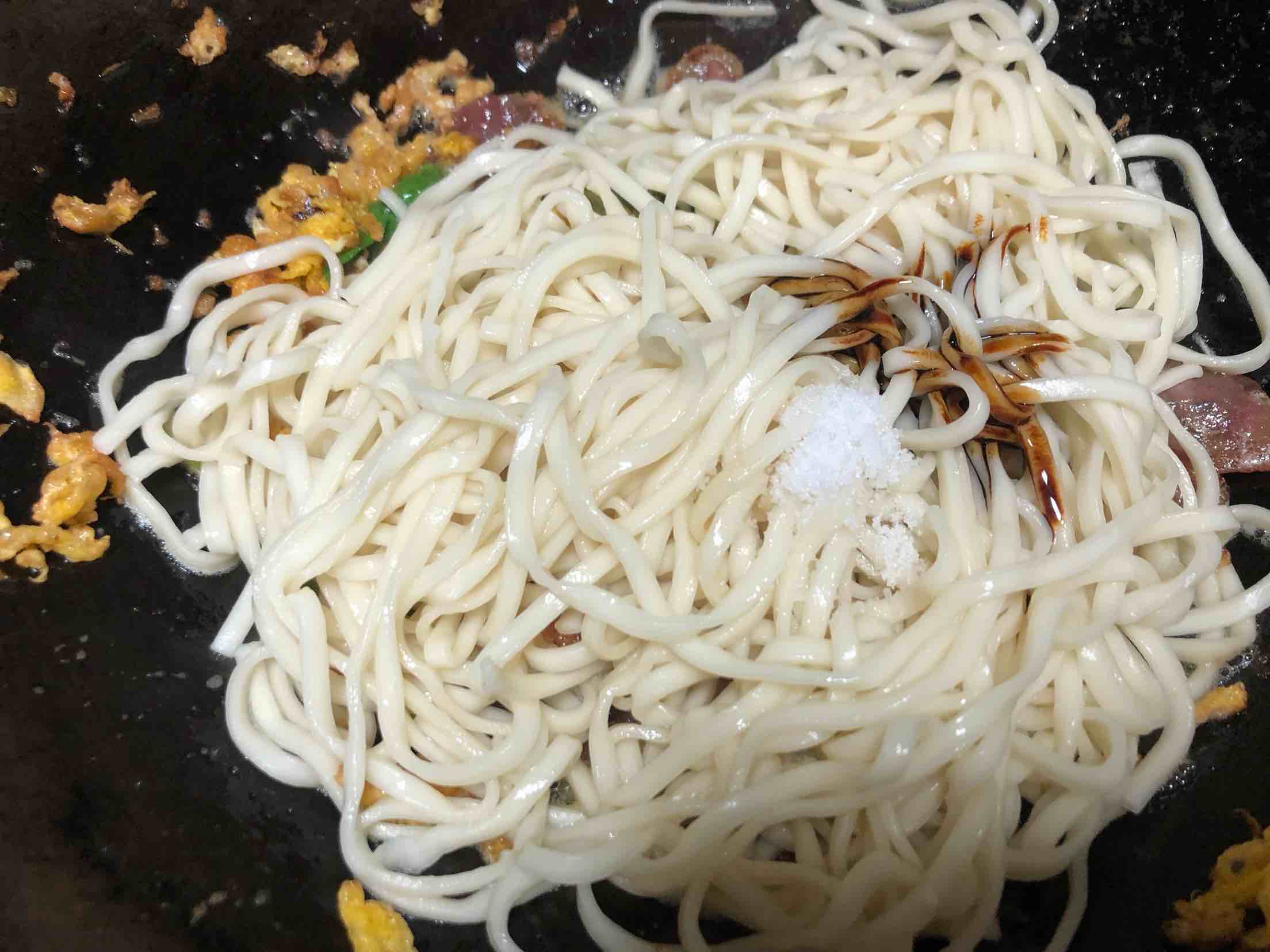 香腸炒面的做法-咸鮮味炒菜譜