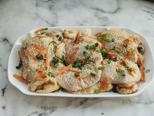 無油金針菇蒸雞腿，鮮嫩多汁巨好吃的做法-家常味蒸菜譜