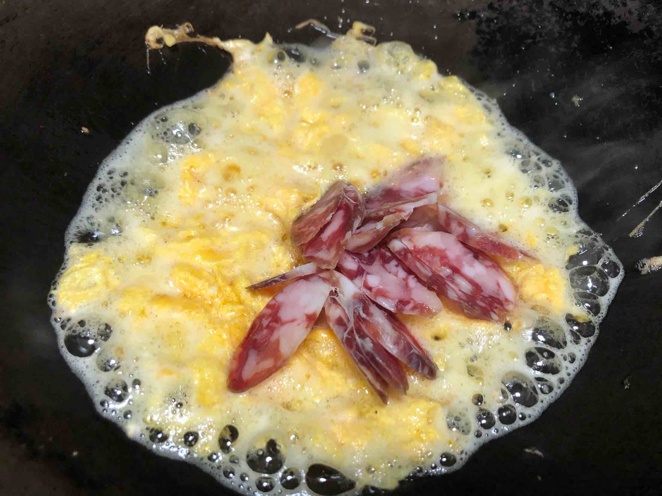 香腸炒面的做法-咸鮮味炒菜譜