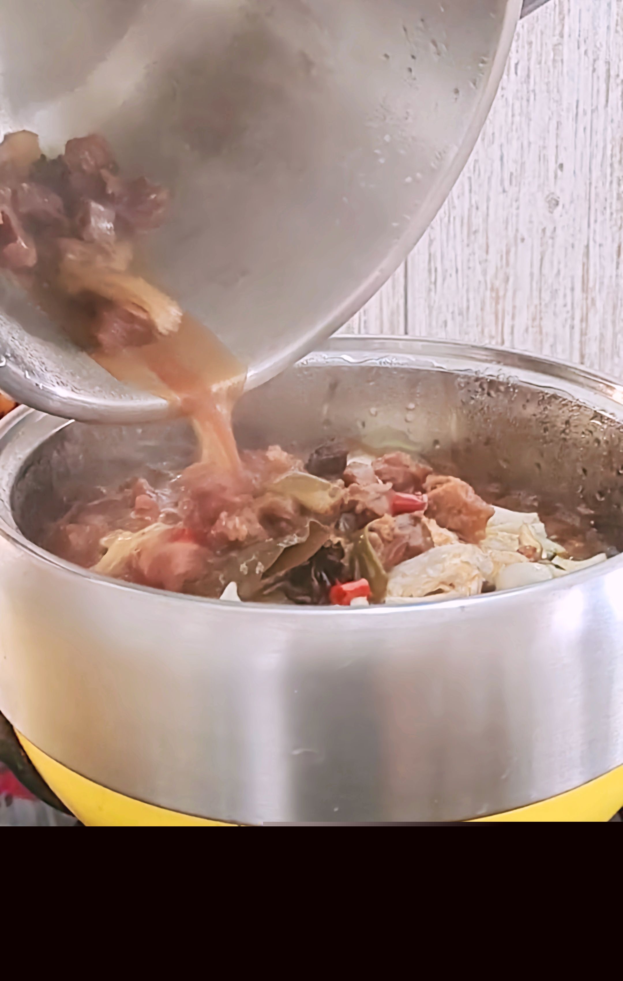 最家常的冬季暖鍋，百吃不厭~白菜粉條牛肉鍋的做法-咸鮮味煮菜譜