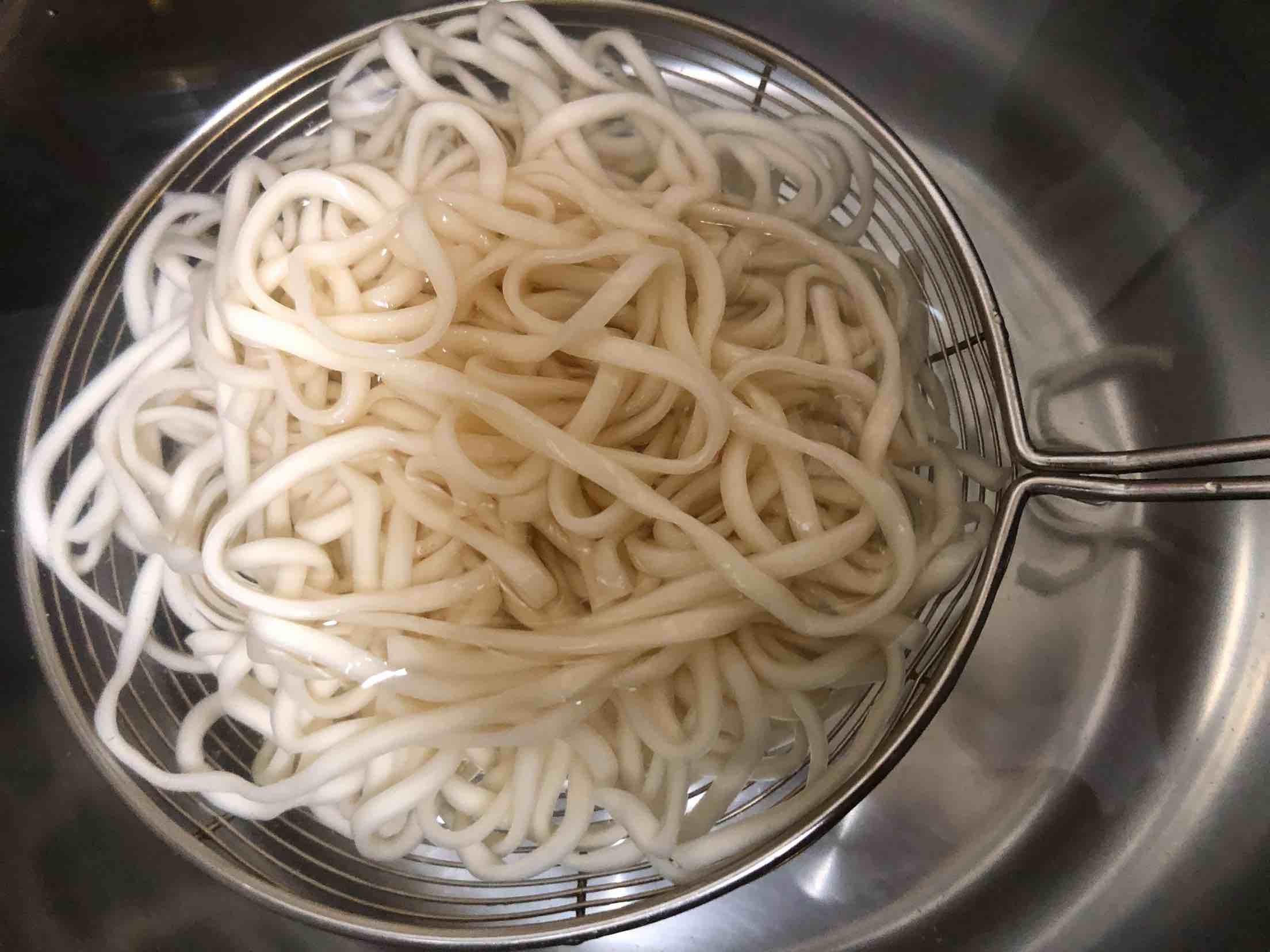 香腸炒面的做法-咸鮮味炒菜譜