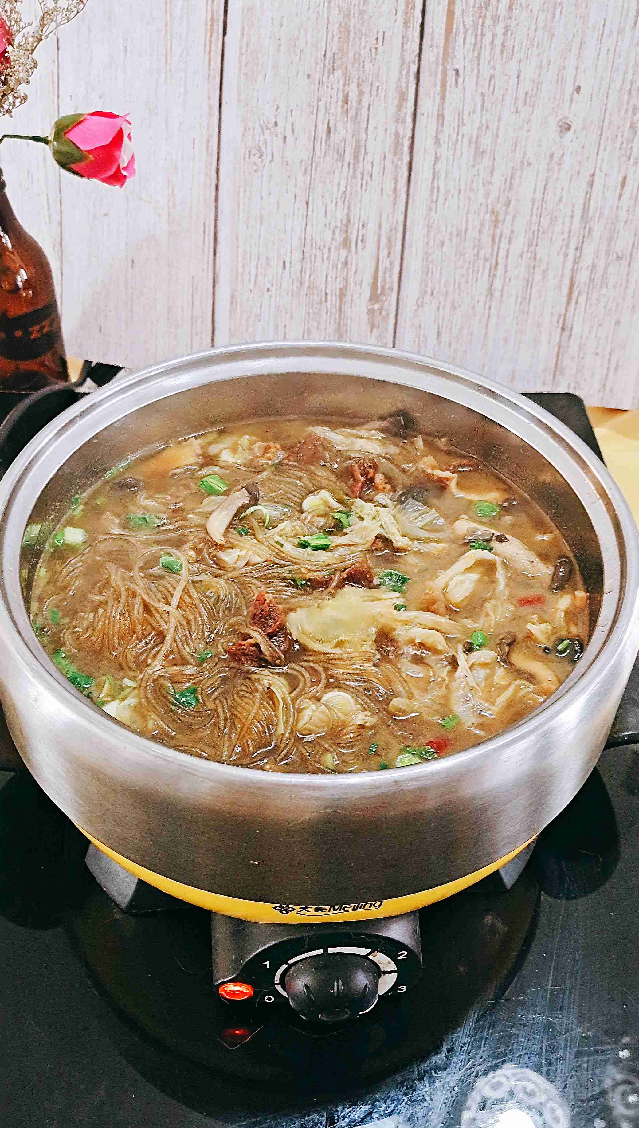 最家常的冬季暖鍋，百吃不厭~白菜粉條牛肉鍋的做法-咸鮮味煮菜譜