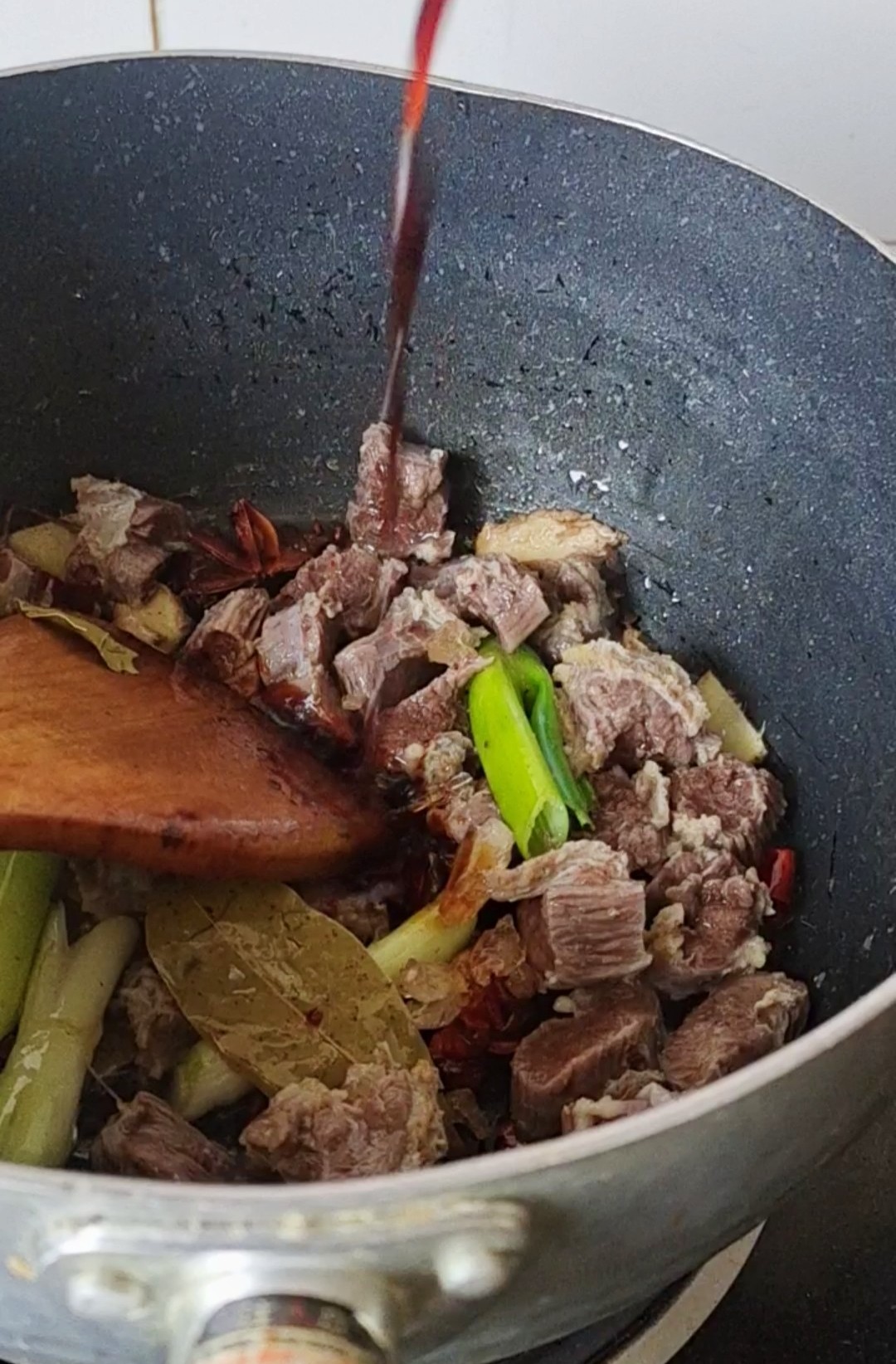 最家常的冬季暖鍋，百吃不厭~白菜粉條牛肉鍋的做法-咸鮮味煮菜譜