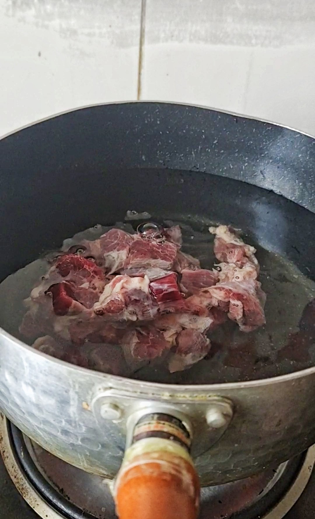 最家常的冬季暖鍋，百吃不厭~白菜粉條牛肉鍋的做法-咸鮮味煮菜譜