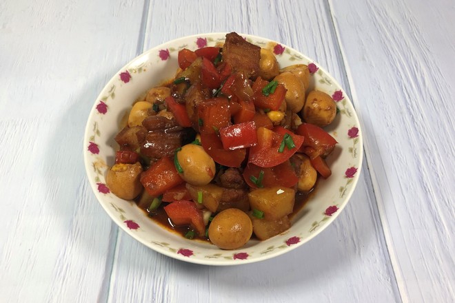 鵪鶉蛋與土豆碰撞的感覺的做法-醬香味燒菜譜