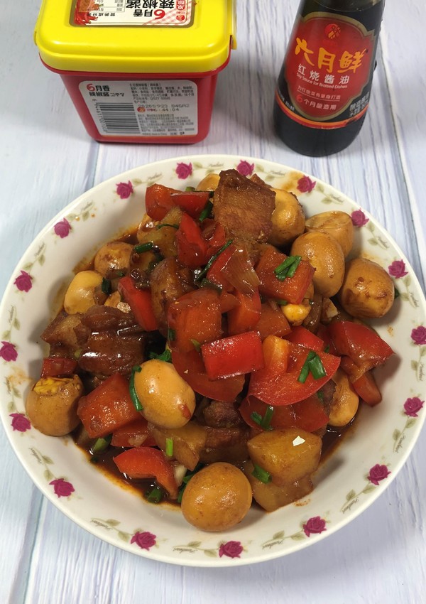 鵪鶉蛋與土豆碰撞的感覺的做法-醬香味燒菜譜