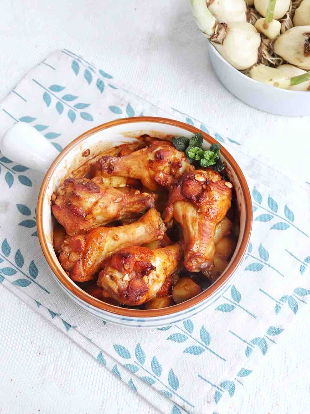 雜蔬烤雞腿的做法-家常味烘焙菜譜-易網(wǎng)健康養(yǎng)生網(wǎng) 雜蔬烤雞腿的做法-家常味烘焙菜譜