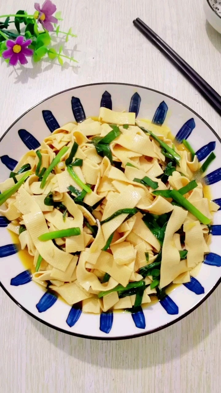 干豆腐炒韭菜的做法-咸鮮味炒菜譜