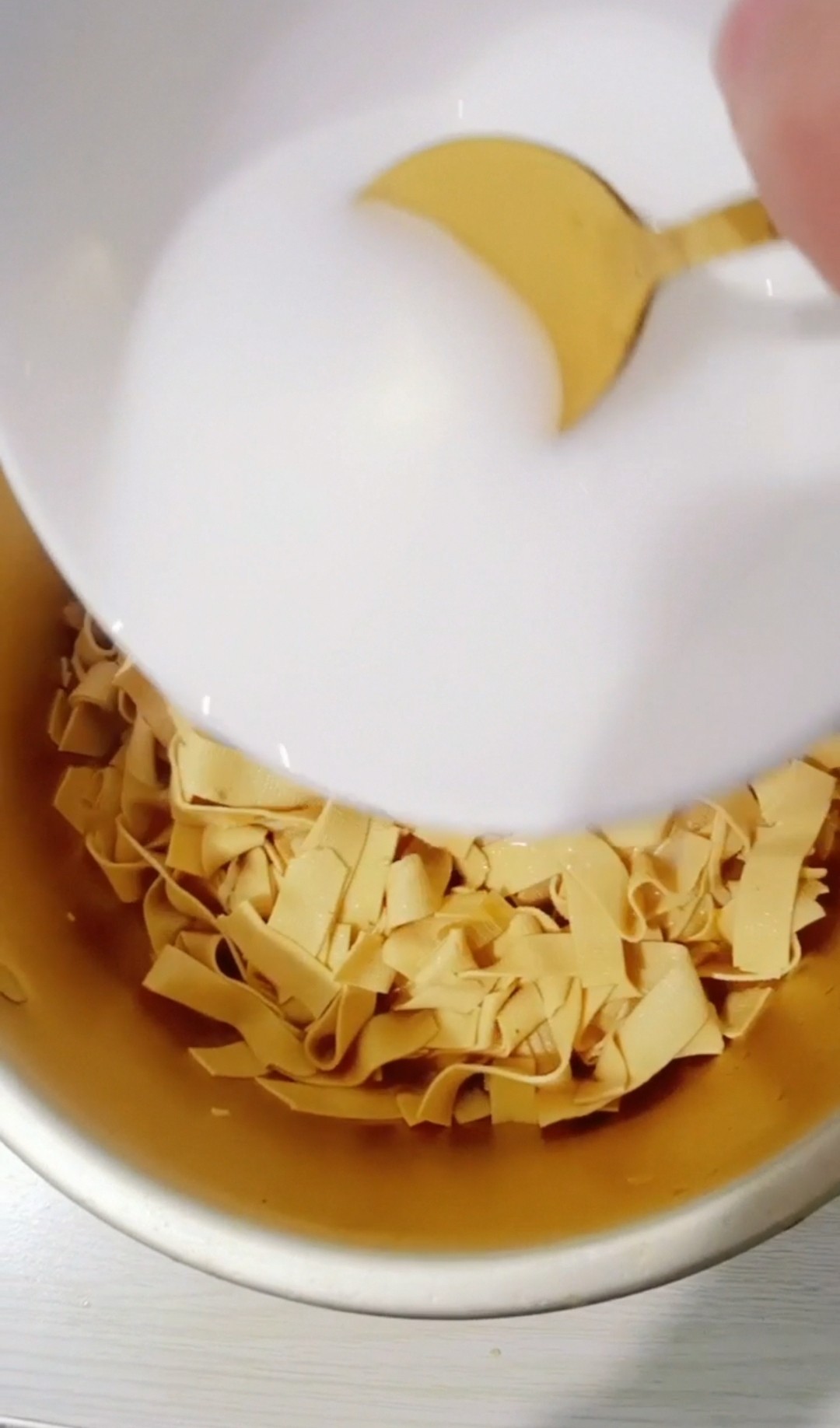 干豆腐炒韭菜的做法-咸鮮味炒菜譜-易網健康養生網 干豆腐炒韭菜的做法-咸鮮味炒菜譜