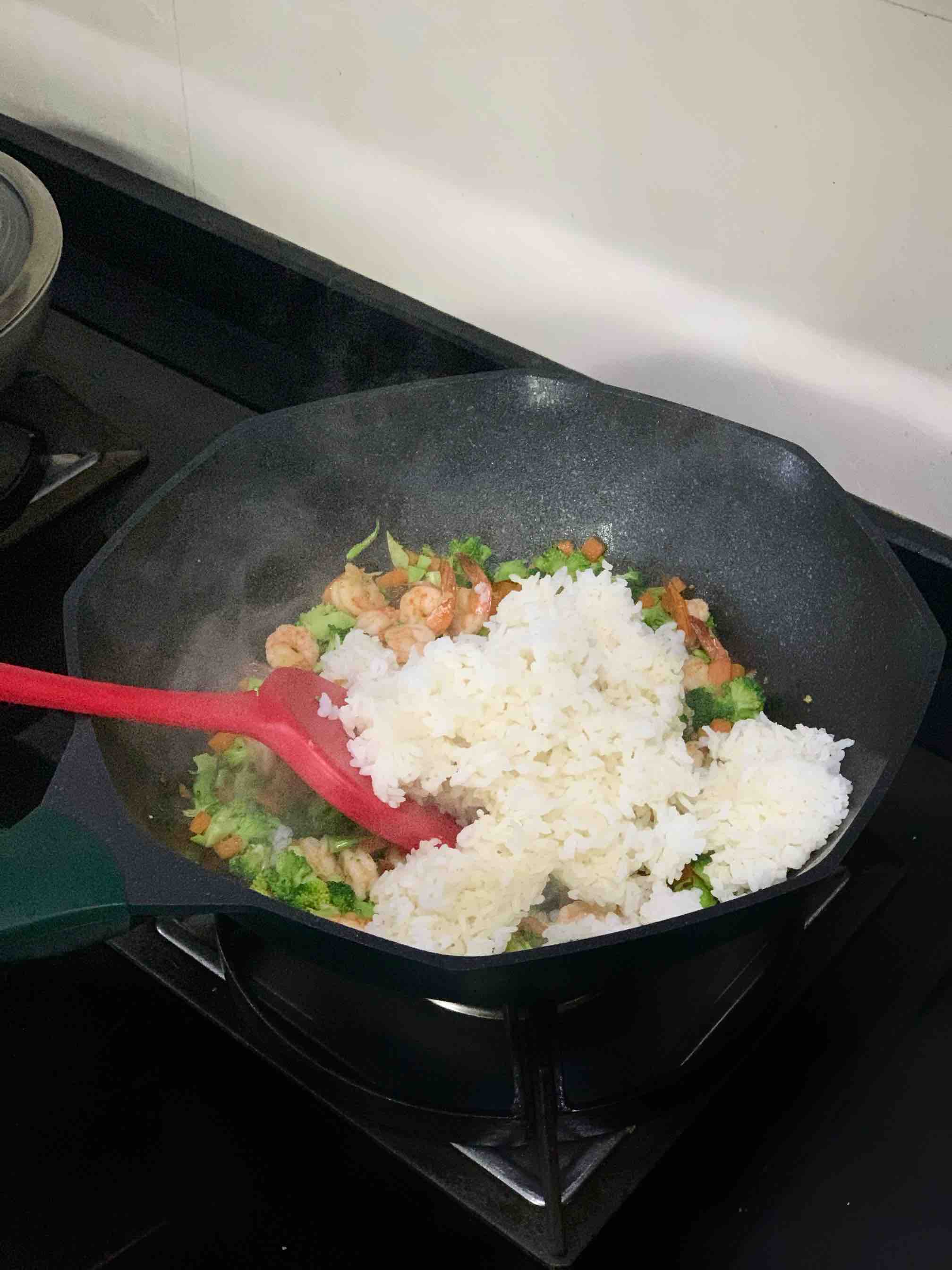 西蘭花蝦仁炒飯的做法-咸鮮味炒菜譜