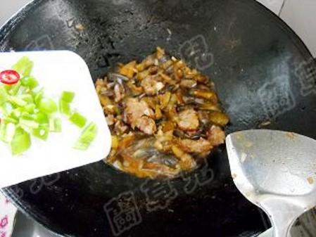 烤鴨燒茄子的做法-家常味燒菜譜