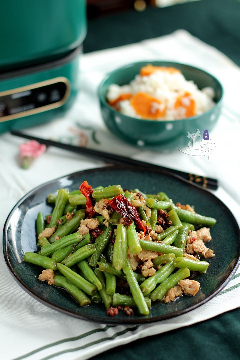 麻辣肉沫炒龍豆的做法-家常味炒菜譜