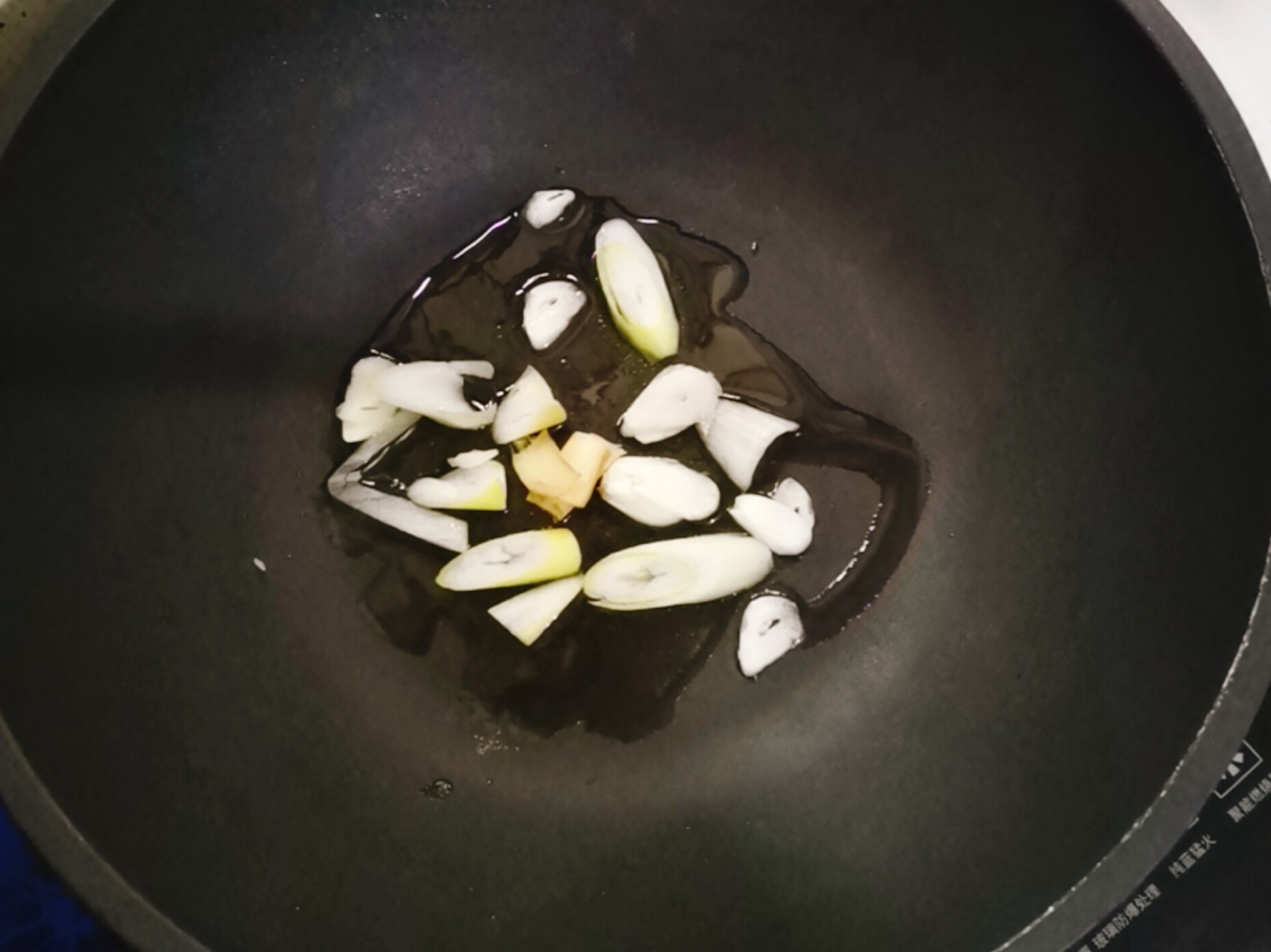 酸甜可口的菠蘿咕咾肉，全家都愛吃的做法-酸甜味炒菜譜