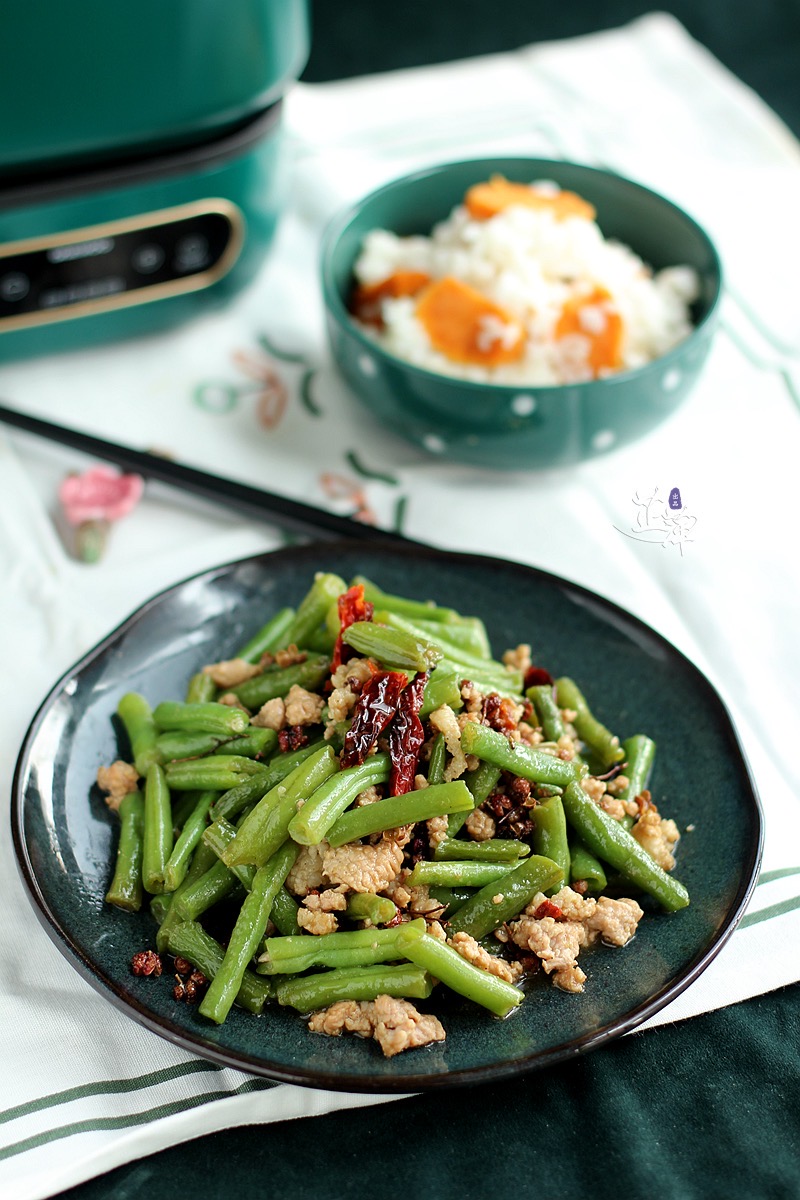 麻辣肉沫炒龍豆的做法-家常味炒菜譜
