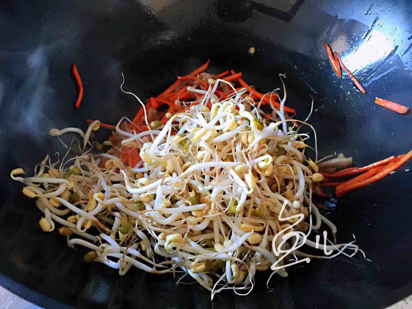 豆芽炒韭菜的做法-家常味炒菜譜