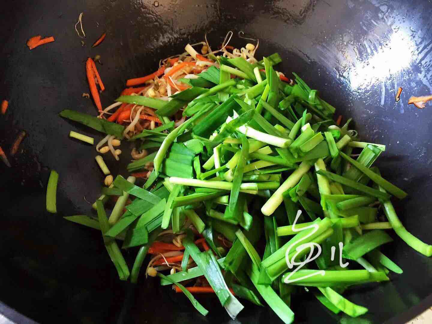 豆芽炒韭菜的做法-家常味炒菜譜