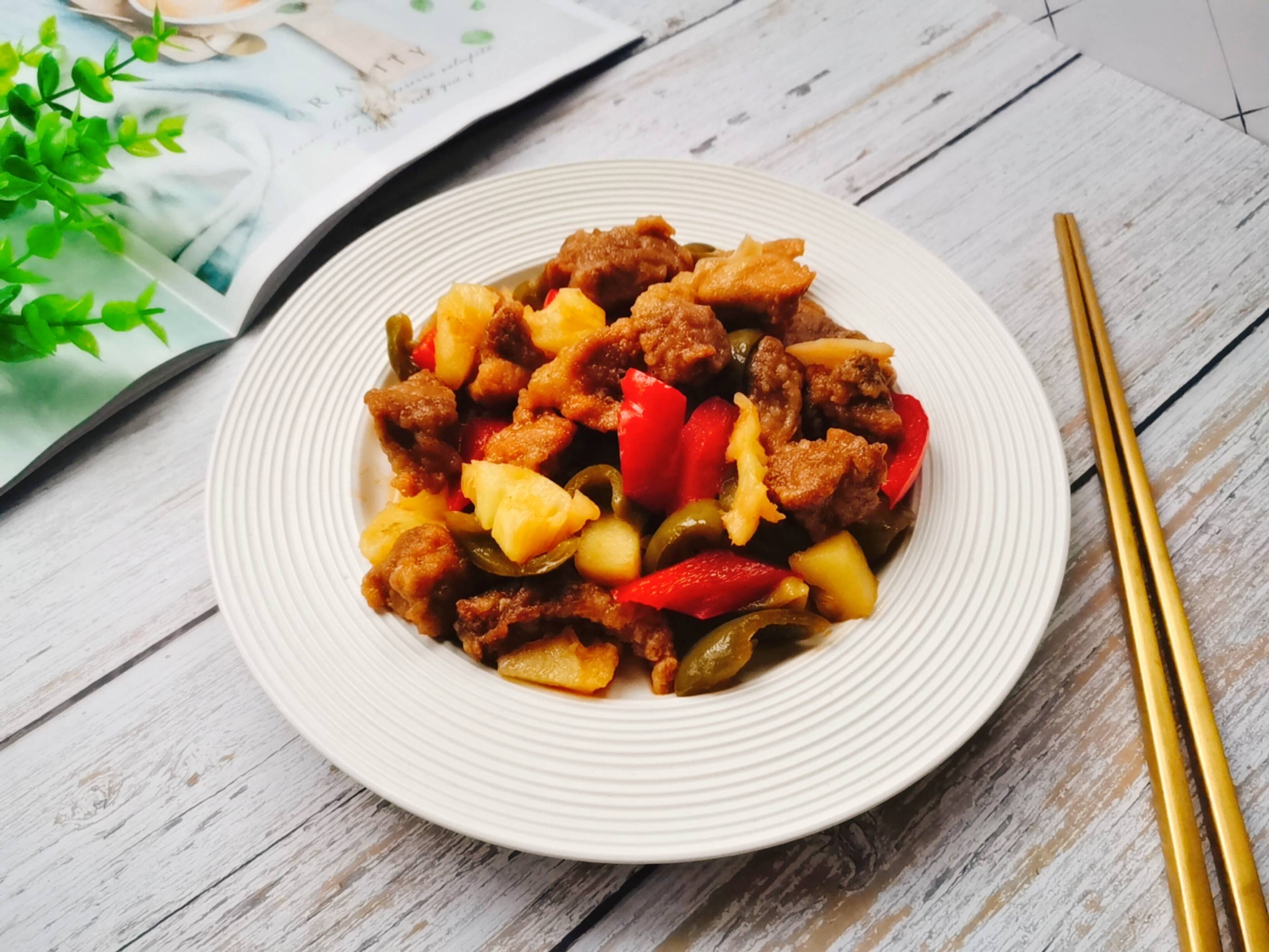 酸甜可口的菠蘿咕咾肉，全家都愛吃的做法-酸甜味炒菜譜