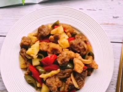 酸甜可口的菠蘿咕咾肉，全家都愛吃的做法-酸甜味炒菜譜