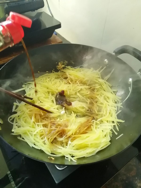 簡簡單單也不失美味~~醋溜土豆絲的做法-家常味炒菜譜