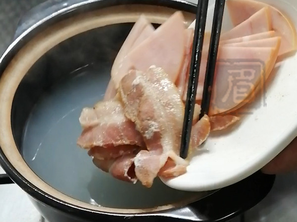 熱乎乎的泡菜鍋，驅寒還管飽！的做法-酸辣味煮菜譜