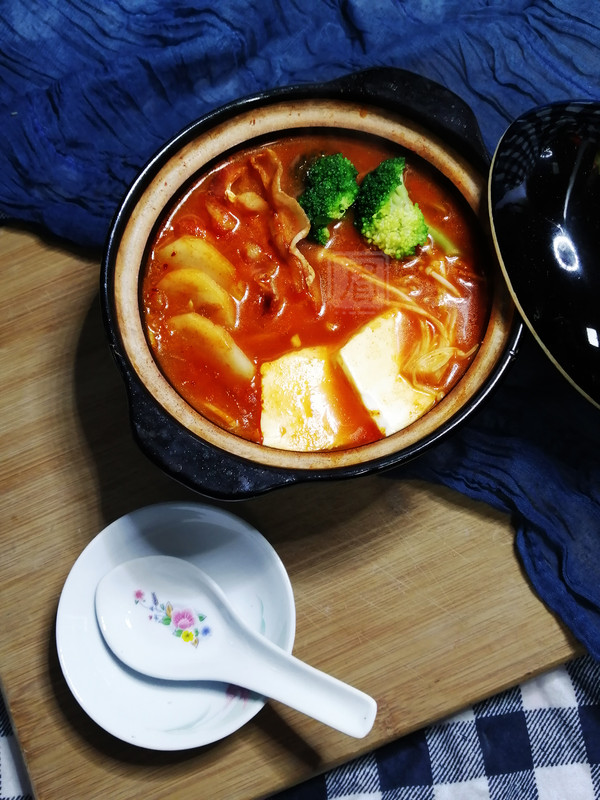 熱乎乎的泡菜鍋，驅寒還管飽！的做法-酸辣味煮菜譜