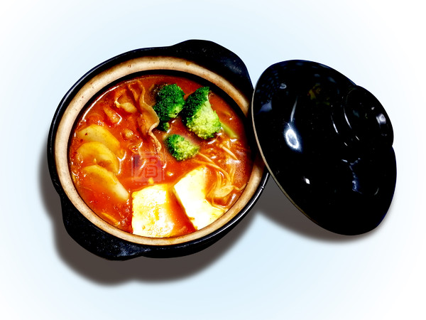 熱乎乎的泡菜鍋，驅寒還管飽！的做法-酸辣味煮菜譜