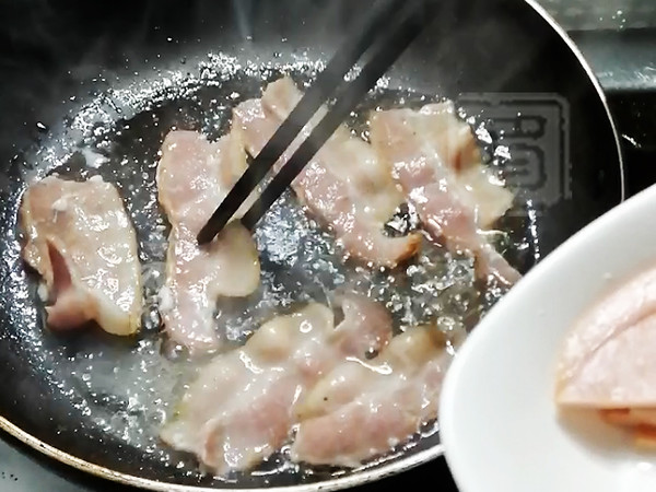 熱乎乎的泡菜鍋，驅寒還管飽！的做法-酸辣味煮菜譜