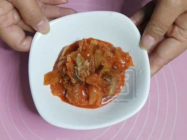 熱乎乎的泡菜鍋，驅寒還管飽！的做法-酸辣味煮菜譜