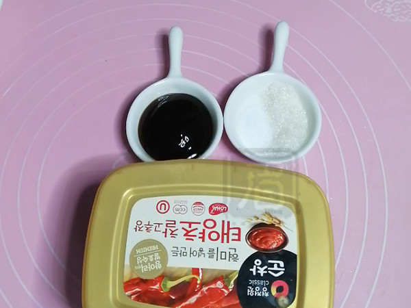 熱乎乎的泡菜鍋，驅寒還管飽！的做法-酸辣味煮菜譜