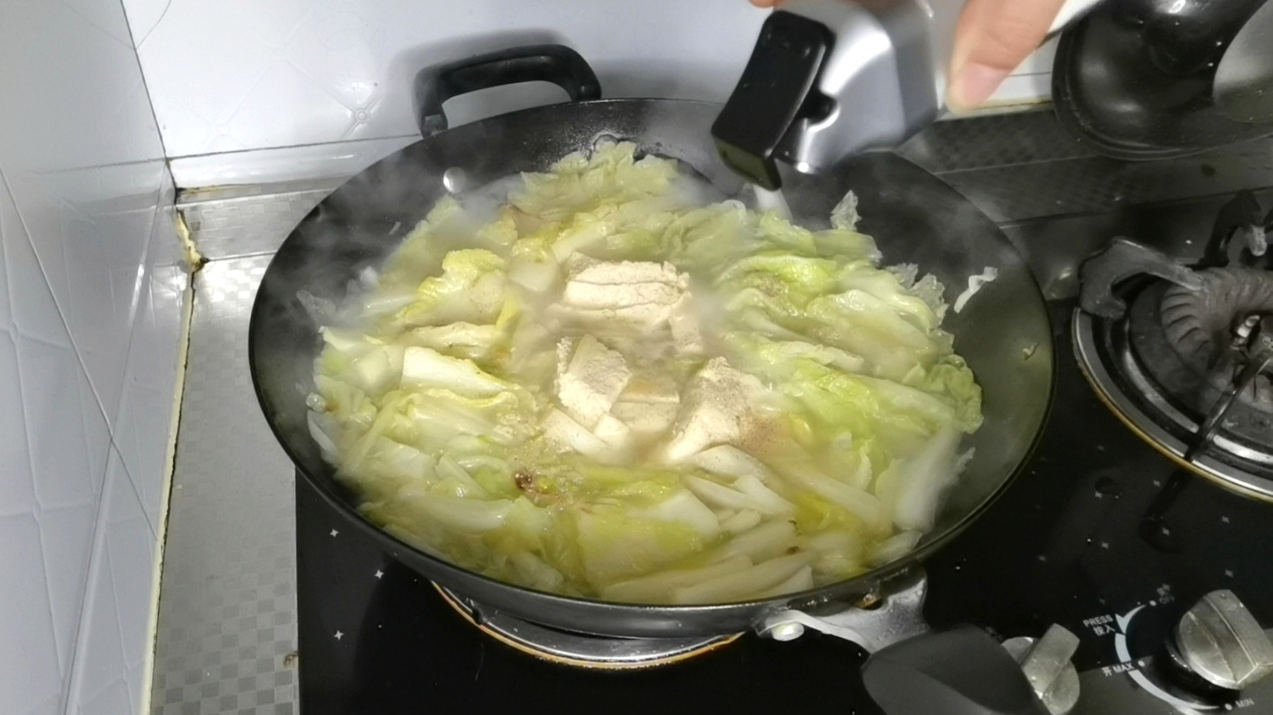 湯汁奶白的白菜燉凍豆腐的做法-家常味燉菜譜-易網健康養生網 湯汁奶白的白菜燉凍豆腐的做法-家常味燉菜譜