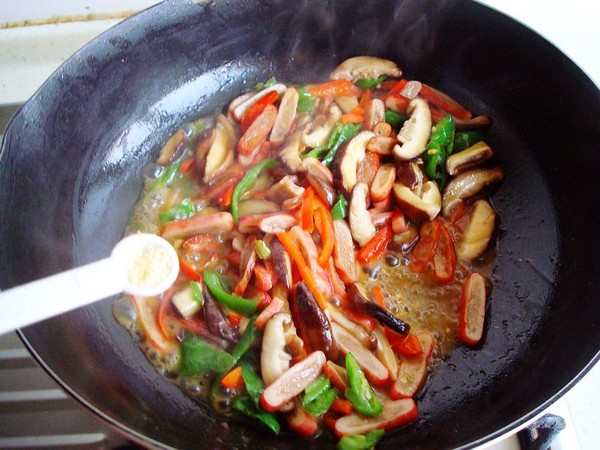 香菇炒蟹排的做法-家常味炒菜譜