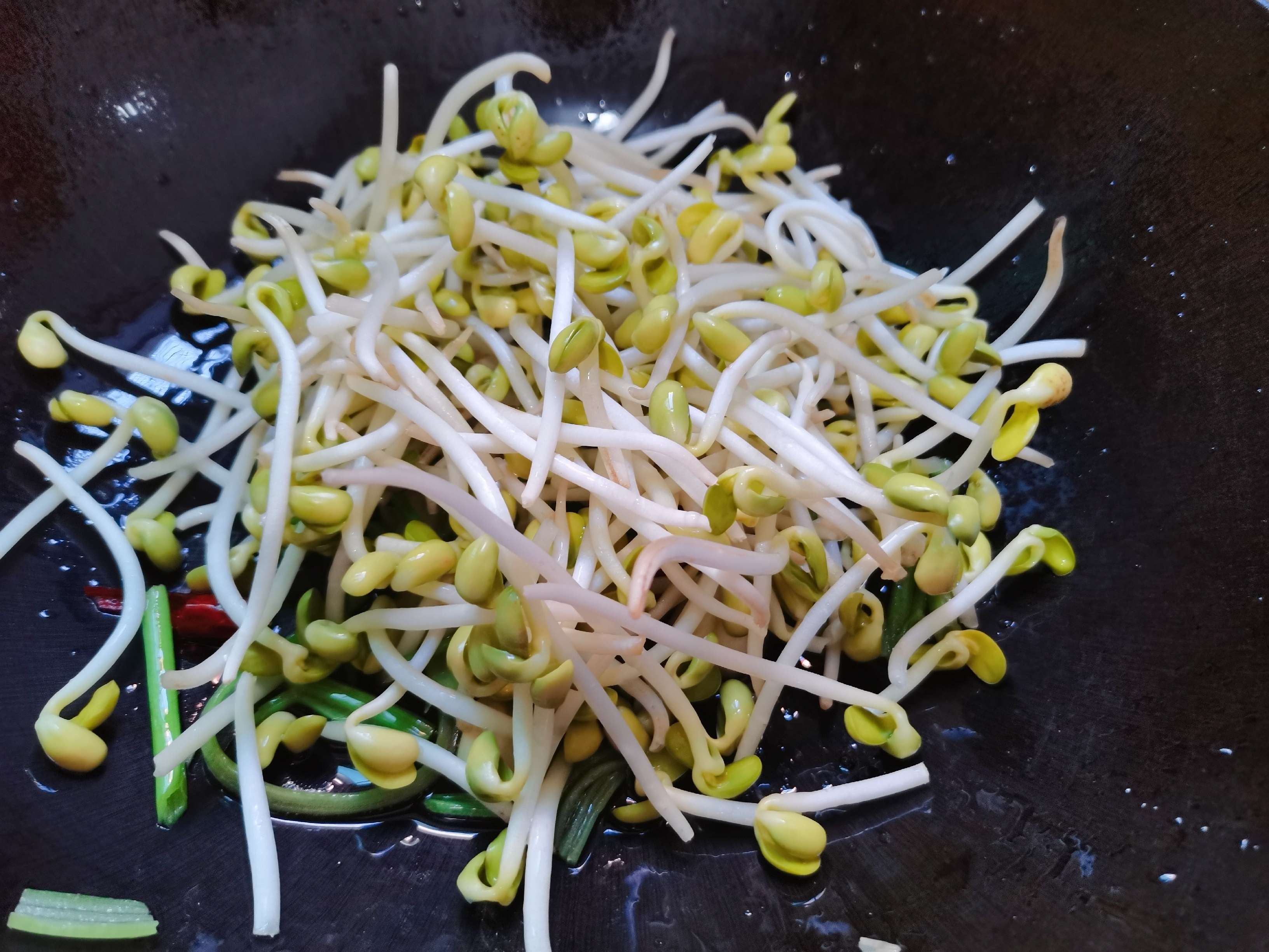 家常菜“清炒黃豆芽”的做法-家常味炒菜譜