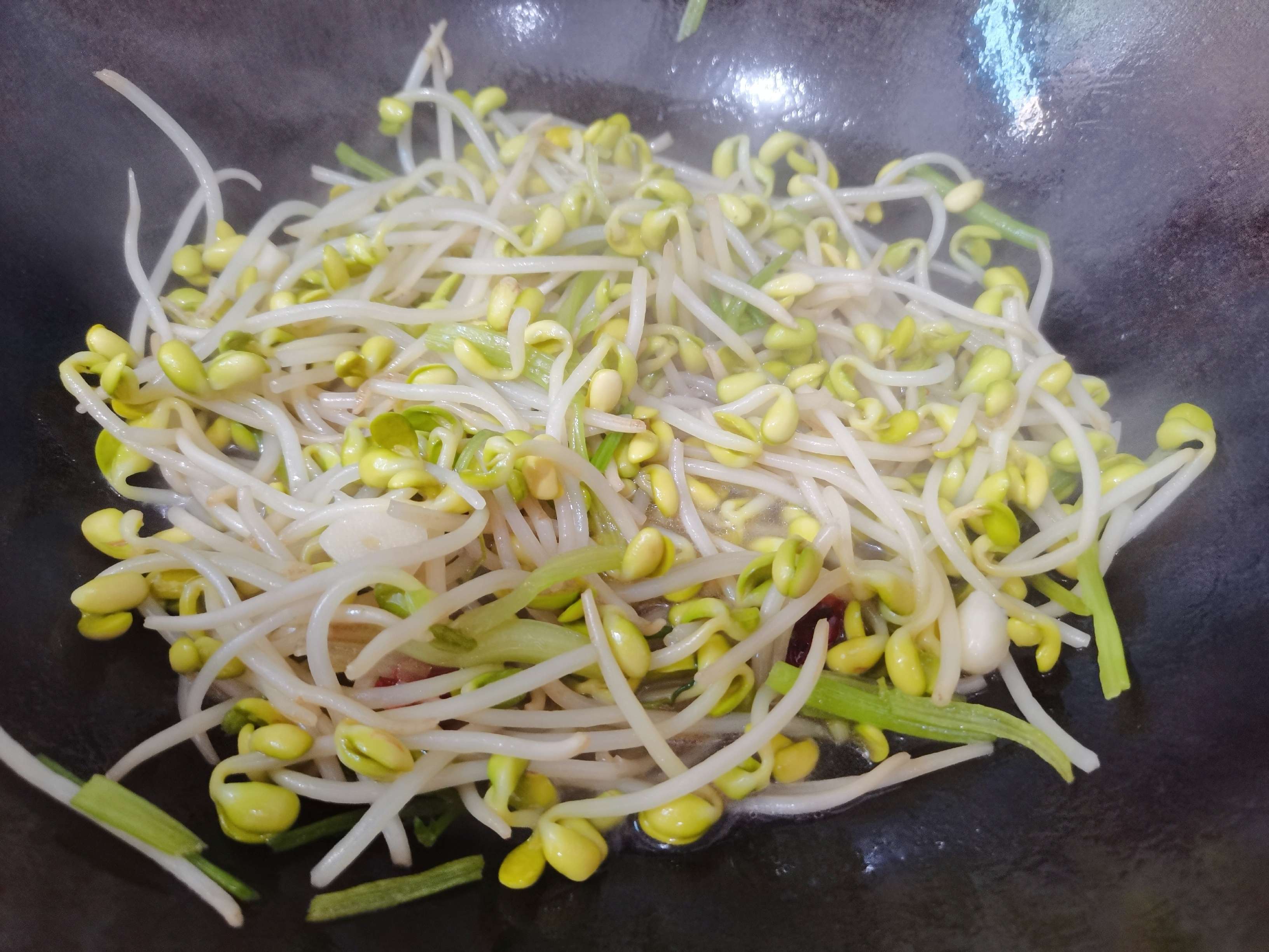 家常菜“清炒黃豆芽”的做法-家常味炒菜譜