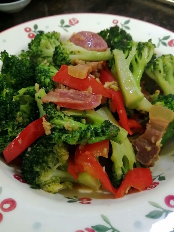簡簡單單也不失美味~~臘味炒西蘭花的做法-家常味炒菜譜