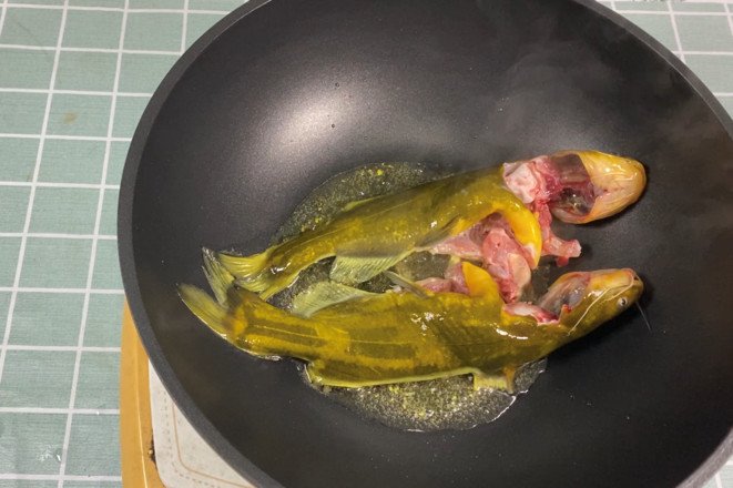 鮮掉眉毛的黃骨魚(yú)豆腐湯的做法-家常味煮菜譜