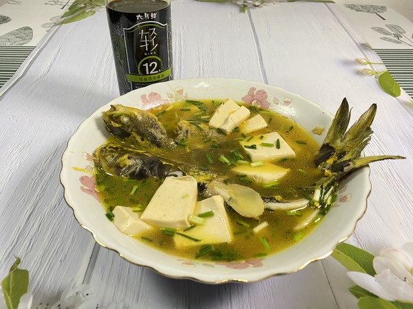 鮮掉眉毛的黃骨魚(yú)豆腐湯的做法-家常味煮菜譜