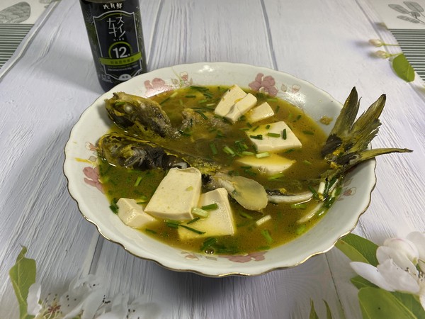 鮮掉眉毛的黃骨魚(yú)豆腐湯的做法-家常味煮菜譜
