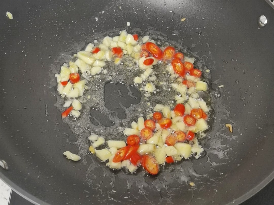 年夜飯素菜也出彩－杏鮑菇炒合菜，闔家歡樂吃著超下飯的做法-香辣味炒菜譜