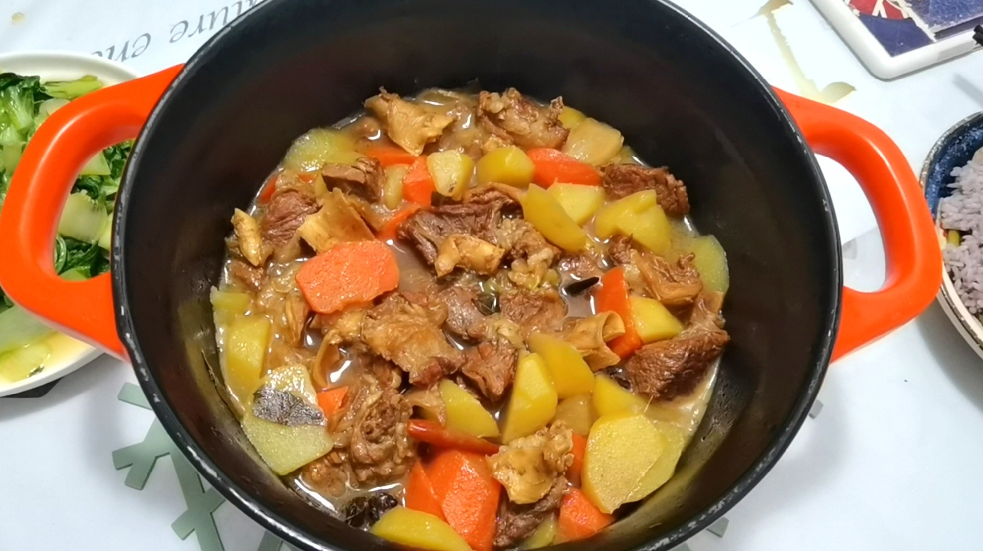 看了直流口水的紅燒牛腩燉土豆的做法-家常味燉菜譜